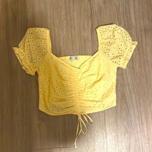 Cute yellow crop top from Hollister, size small